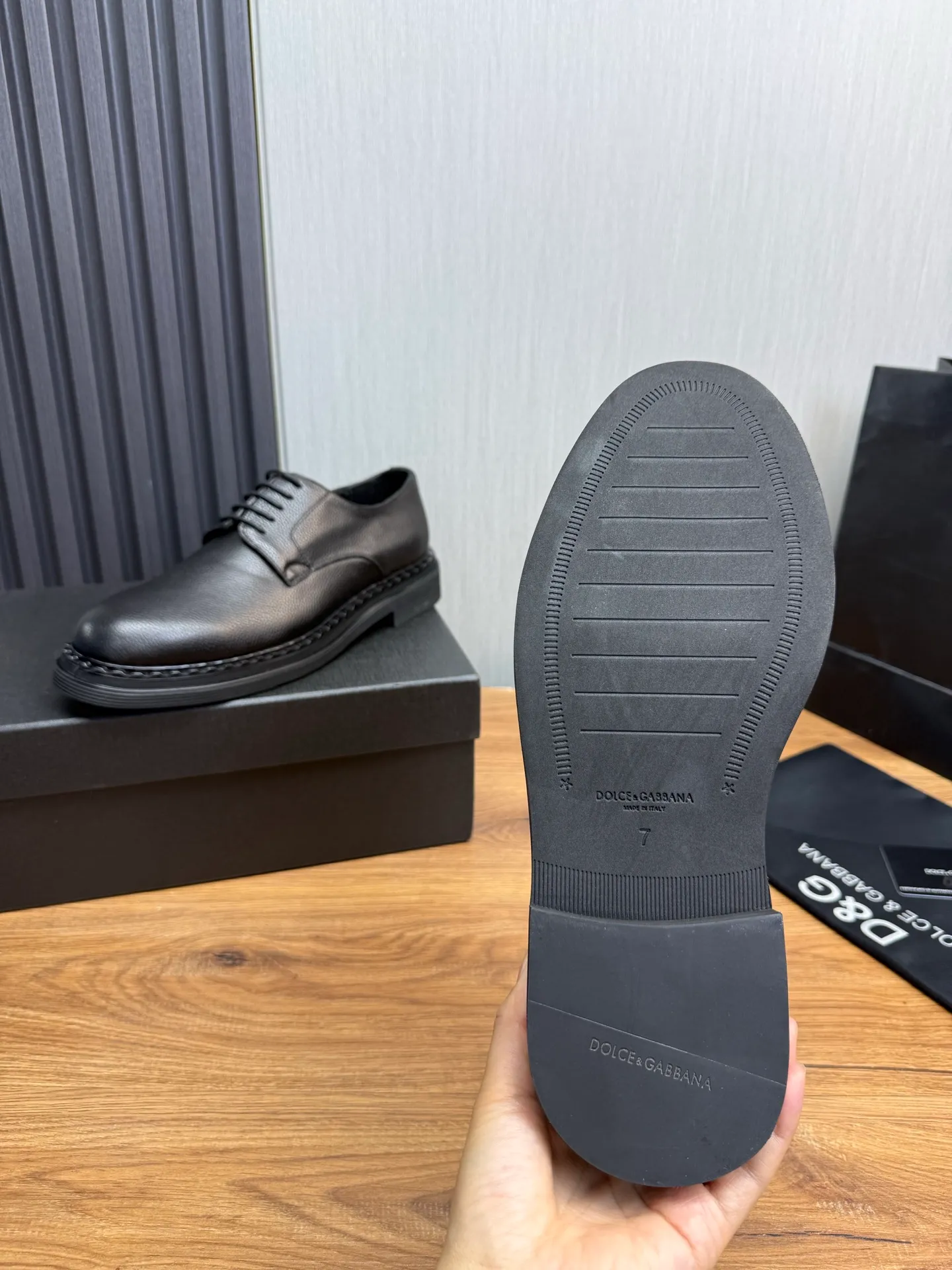 Men's shoes 💰900💰 DG. Men's casual lace-up leather shoes, the latest hot style 🔥 1:1 original purchase quality, top quality goods ⬆️The upper is imported open-edge beaded cowhide, cowhide, and cow suede. The hand-made three-dimensional stitching highlights the round toe design. The inner foot pads are all imported cowhide, with the original wear-resistant foam outsole, matching code 39-44, (38, 45 custom-made, non-returnable)